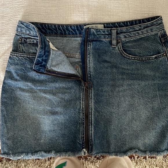 Free People denim mini skirt with zipper. - Picture 4 of 4